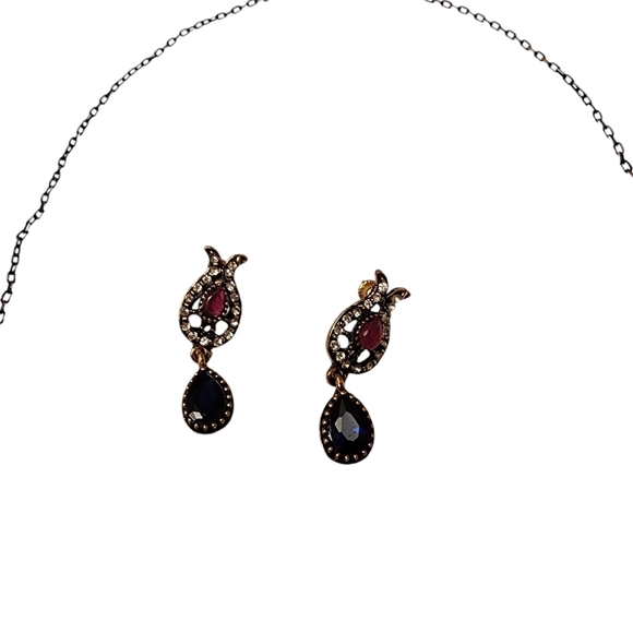 Necklace and Earrings Set - Picture 4 of 8